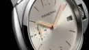 PANERAI PICCOLO menghadirkan koleksi jam tangan baru yang tahan air hingga 30 meter, yaitu PAM01247 dan PAM01248. Jam tangan ini dilengkapi tali buaya dengan gesper pin trapesium dalam baja yang dipoles. (Dok/Panerai).