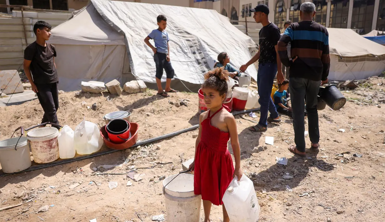 Lebih dari 90 persen pabrik desalinasi Gaza dan 80 persen fasilitas pengolahan air limbahnya sekarang sama sekali tidak berfungsi. (Bashar Taleb/AFP)