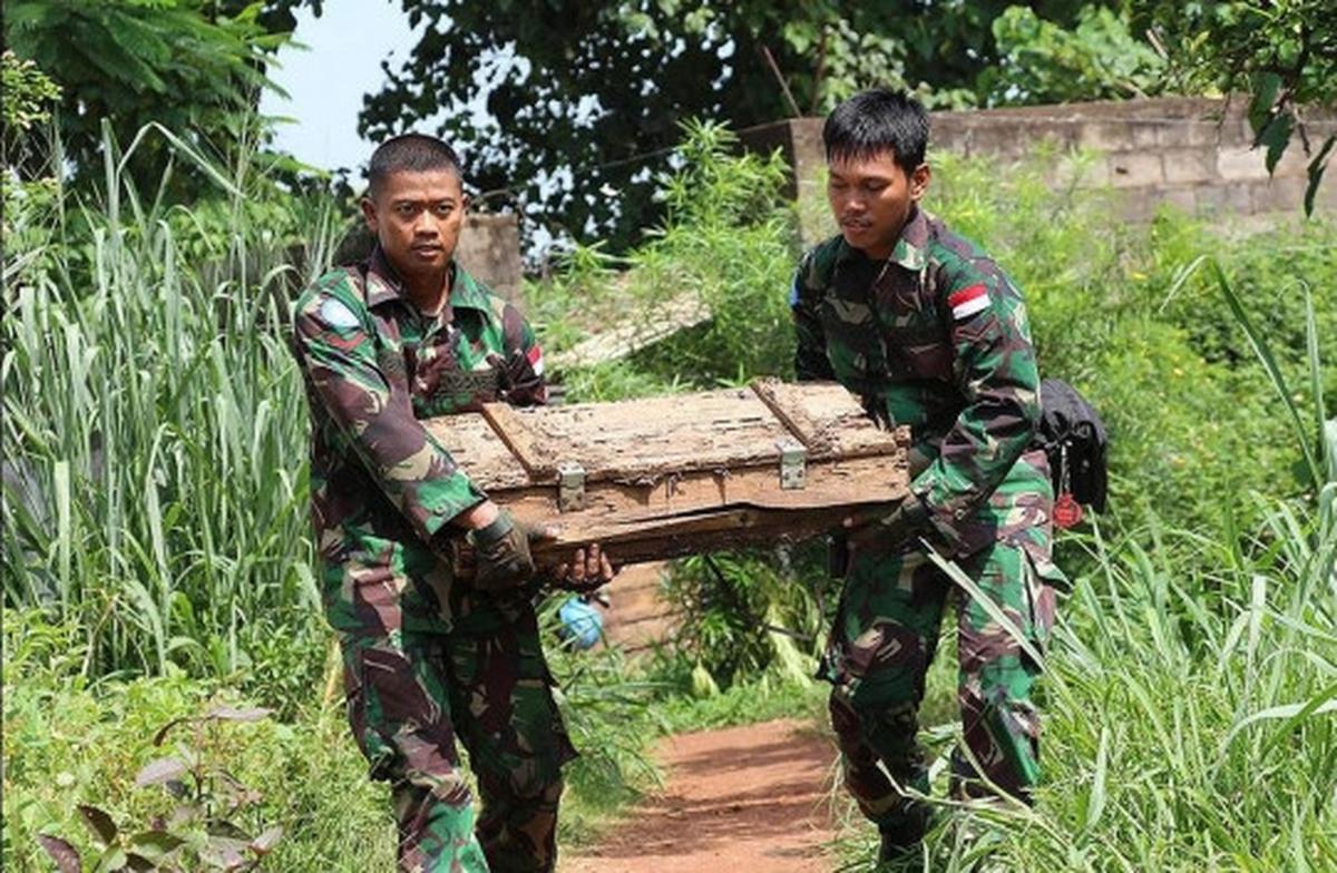 Aksi Pasukan Garuda evakuasi 6 ton bahan peledak konflik Afrika
