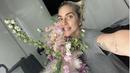 Kulitnya begitu sehat, memamerkan tampilan wajah flawless tanpa cela. [Foto: Lady Gaga/ Instagram]