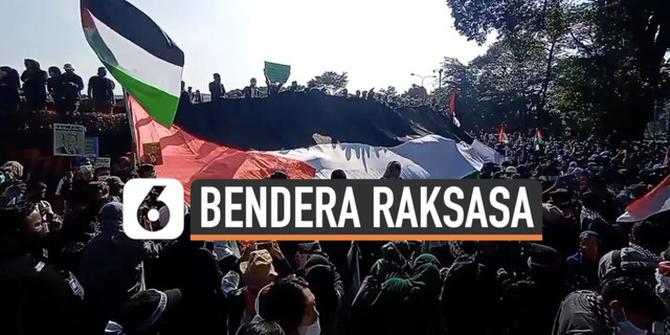 VIDEO: Bendera Raksasa Warnai Unjuk Rasa Bela Palestina di Bandung