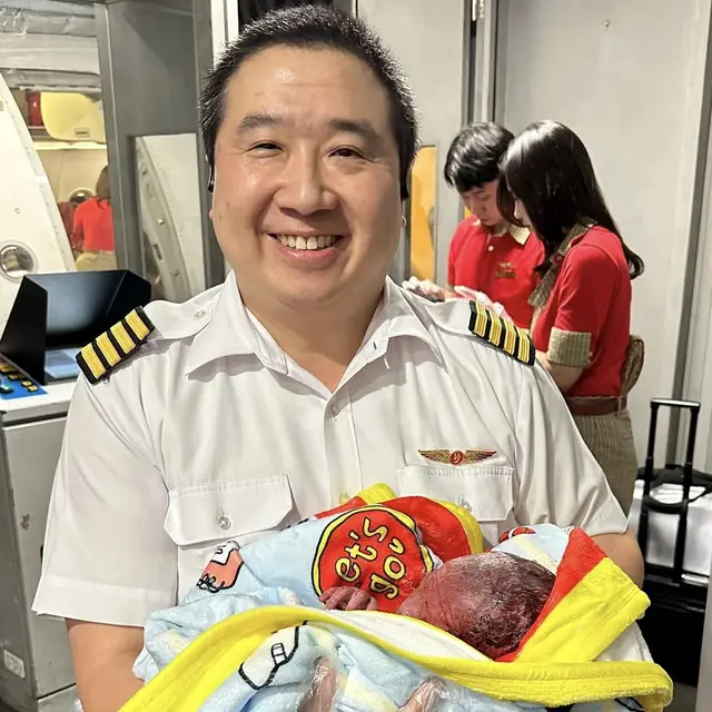 Serahkan Kendali Pesawat pada Kopilot, Pilot VietJet Bantu Persalinan Penumpang di Tengah Penerbangan