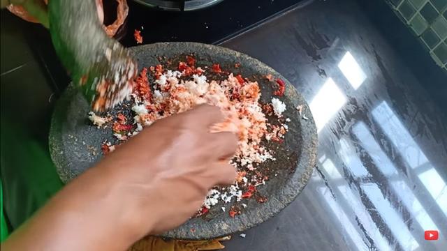 Cara Bikin Daun Singkong untuk Urap Agar Nikmat dan Tetap Hijau