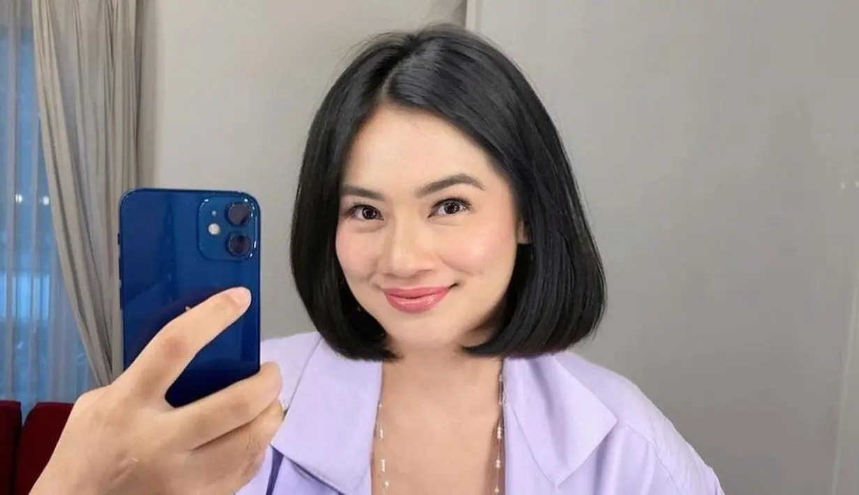 Penampilannya dipuji lebih fresh dan awet muda, bahkan dipuji mirip Song Hye Kyo. [@titi_kamal].