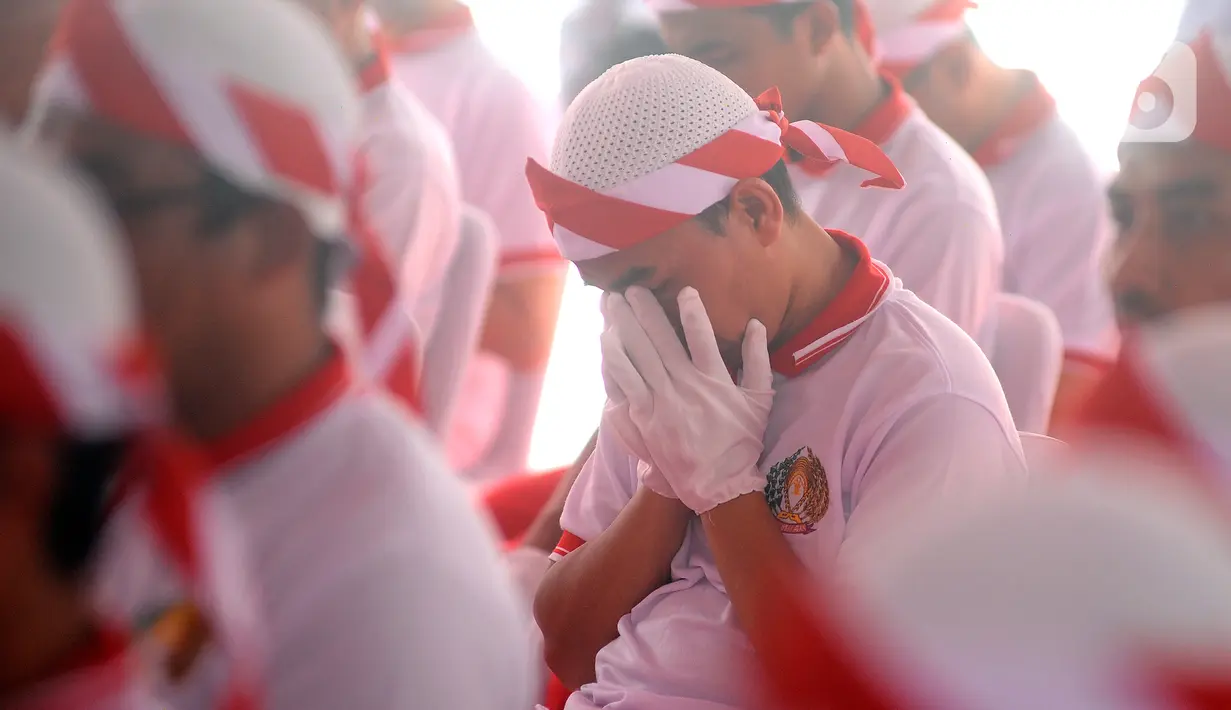 Kembalinya mereka ke pangkuan Ibu Pertiwi dengan kesadaran dan dengan niat baik untuk setia kepada bangsa dan negara. (merdeka.com/Arie Basuki)