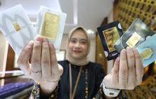 Harga Emas Antam Hari Ini Ambruk Rp12.000 per Gram, Cek Lengkapnya di Sini