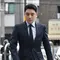 Mantan anggota boyband BIGBANG, Seungri yang memiliki nama asli Lee Seung Hyun tiba untuk menjalani interogasi di Kantor Polisi Metropolitan Seoul, Rabu (28/8/2019). Polisi memanggil Seungri untuk memberikan keterangan atas tuduhan kasus perjudian di luar negeri. (Jung Yeon-je / AFP)
