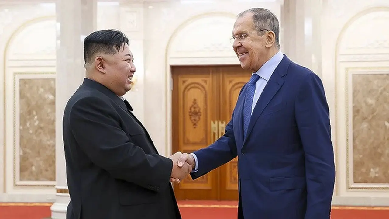 Kim Jong Un dan Sergey Lavrov