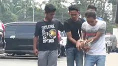 Polresta Depok menangkap komplotan pengganjal ATM yang diduga berhasil menggasak uang Rp 120 juta dengan modus mengganjal lubang mesin ATM.