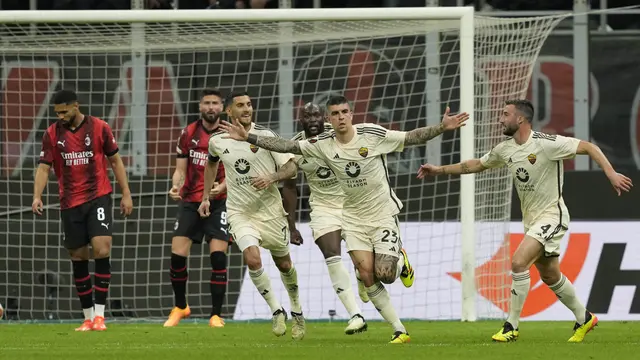 Foto: Reaksi Daniele De Rossi Saat Membawa AS Roma Permalukan AC Milan di Liga Europa