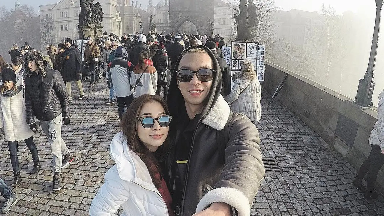 [Bintang] Nikita Willy dan Indra Priawan Djokosoetono