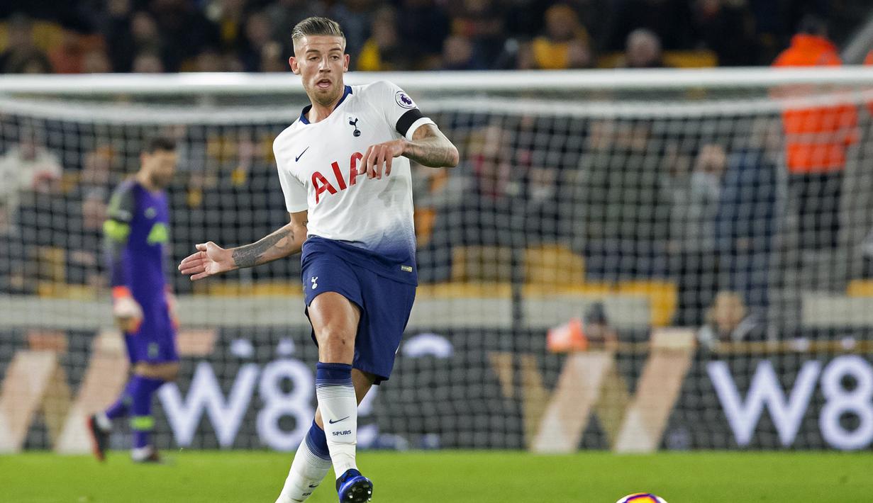 Kini dengan pelatih baru muncul optimisme dari manajemen United untuk memboyong bek Hotspur tersebut. Terlebih lagi kontra Toby bersama Tottenham Hotspur yang akan segera berakhir. (AFP/Roland Horrison)