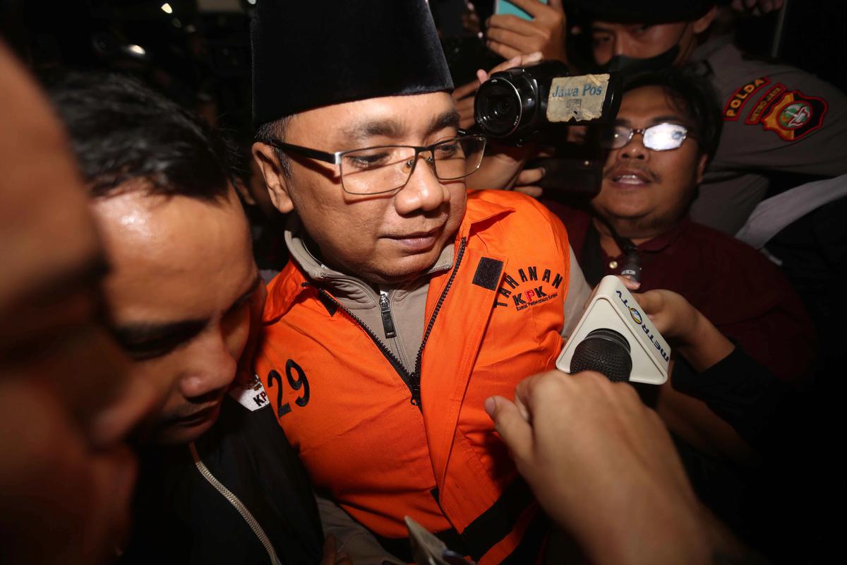 FOTO: KPK Resmi Menahan Yaqut Cholil Qoumas dalam Kasus Dugaan Korupsi Haji