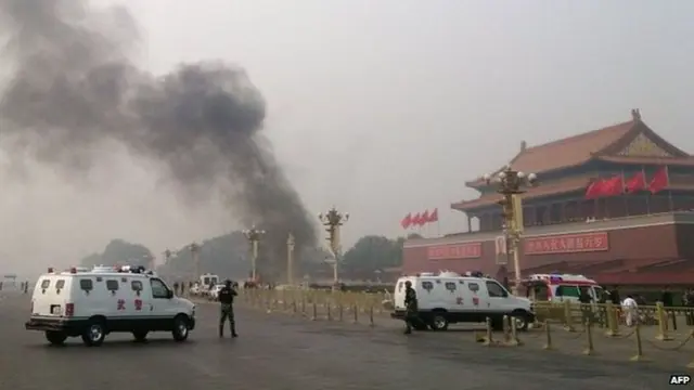 Tiananmen Square setelah tragedi mobil tabrak kerumunan turis. (AFP)