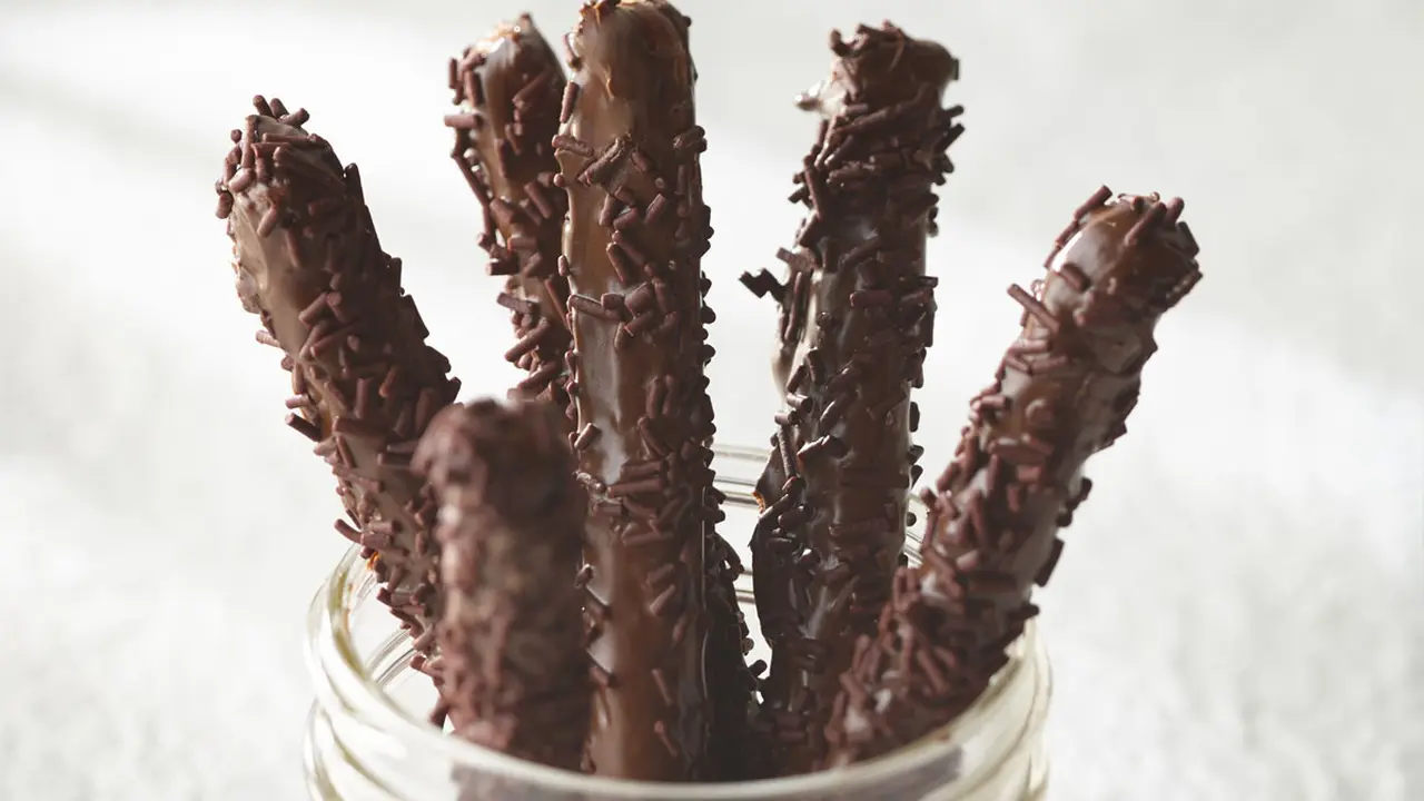 Resep peanut butter and chocolate pretzel. (dok. SKIPPY)