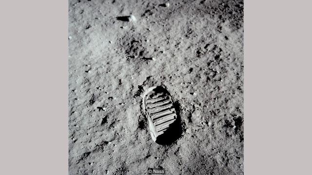 Jejak kaki astronot Apollo 11 di permukaan Bulan (NASA)
