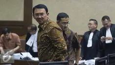 Gubernur DKI Jakarta Basuki Tjahaja Purnama saat menjalani persidangan di Pengadilan Tindak Pidana Korupsi, Jakarta (25/7). Ahok hadir sebagai saksi dalam persidangan kasus suap proyek reklamasi terdakwa mantan dirut APL. (Liputan6.com/Immanuel Antonius)