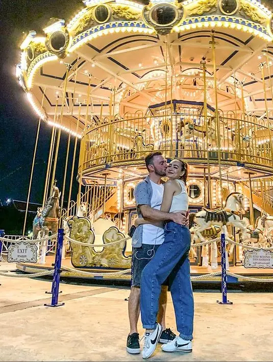 (Instagram/rezerdewi)