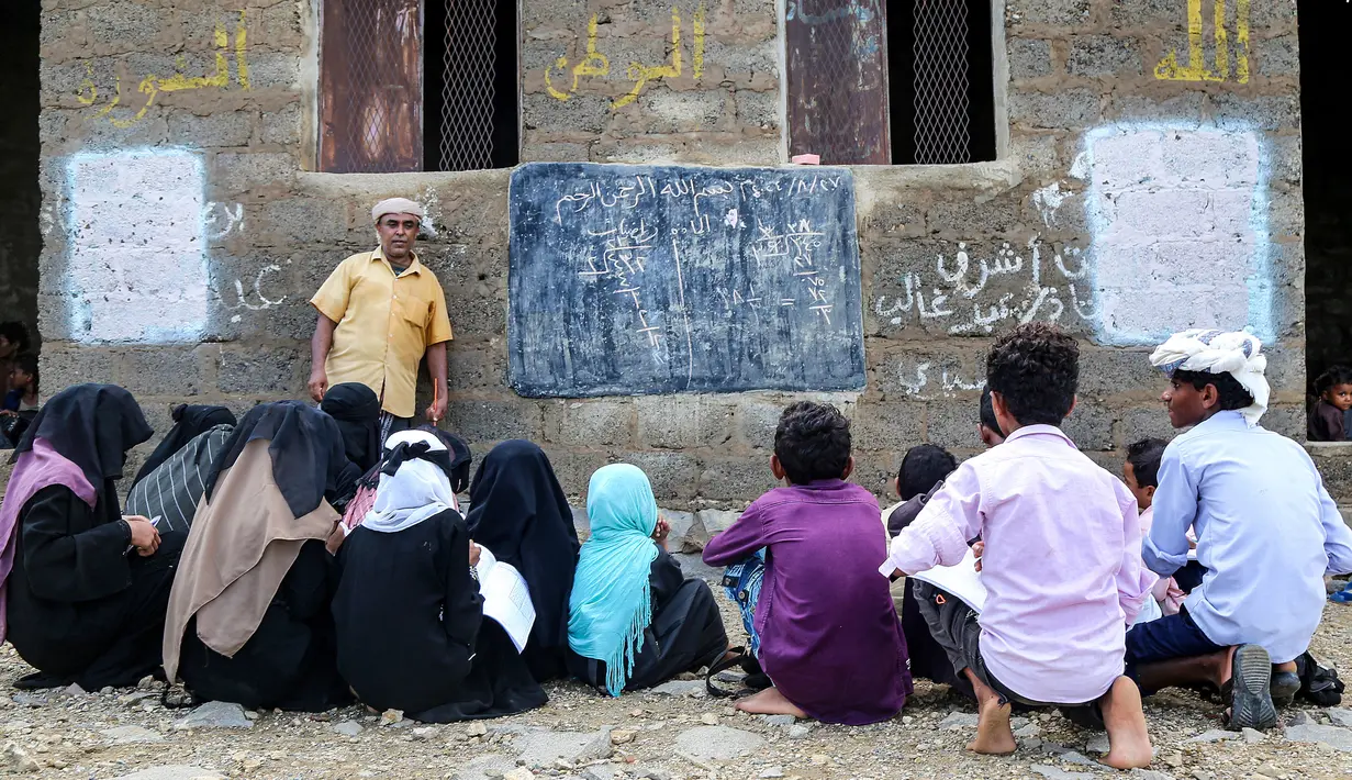 Perang saudara di Yaman telah menghancurkan hampir semua aspek dalam kehidupan, termasuk fasilitas sekolah. (Khaled ZIAD/AFP)