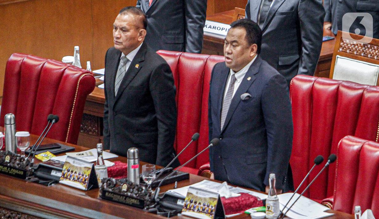 Rapat dipimpin oleh Wakil Ketua DPR Rachmat Gobel. Hadir pula Wakil Ketua DPR Lodewijk F Paulus di samping Gobel. (Liputan6.com/Faizal Fanani)