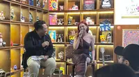 Cait Lin mengadakan acara listening session di Houma Jakarta, Jakarta Selatan pada Selasa (7/10/2025). (Liputan 6/Aisyah Ichsani Maulida)