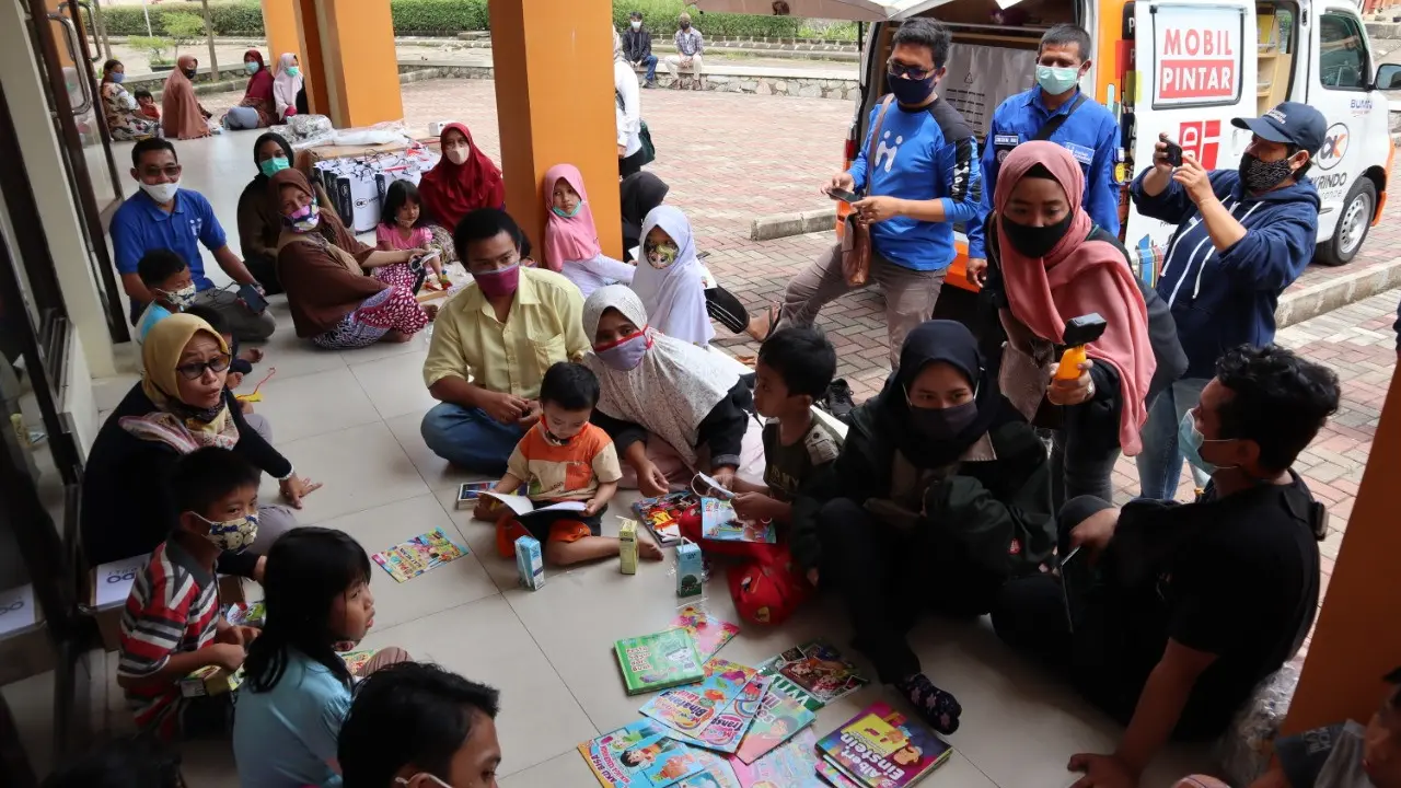 Askrindo melakukan aksi sosial di wilayah bencana
