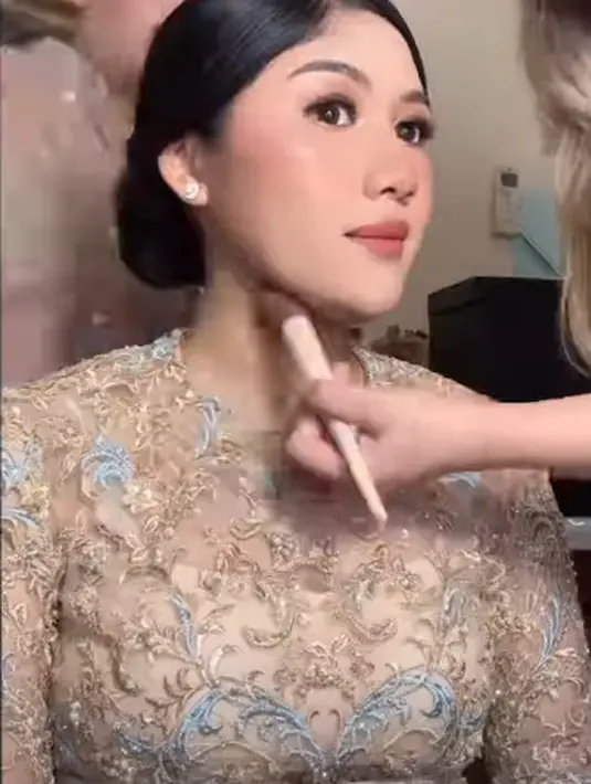 Erina Gudono terlihat menawan dengan makeup super flawless pulasan MUA Archangela Chelsea [@erinagudono]