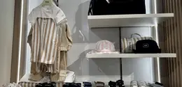 Instalasi seni karya Adi Sundoro hadir sebagai bagian dari pembukaan butik terbaru Bimbi Group, dengan menghadirkan dedicated area BOSS Kidswear, 7 Agustus 2026. (Liputan6.com/Asnida Riani)