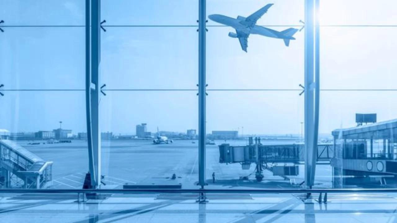 Pasokan Terbatas, Bandara Italia Batasi Penjualan Avtur untuk Pesawat