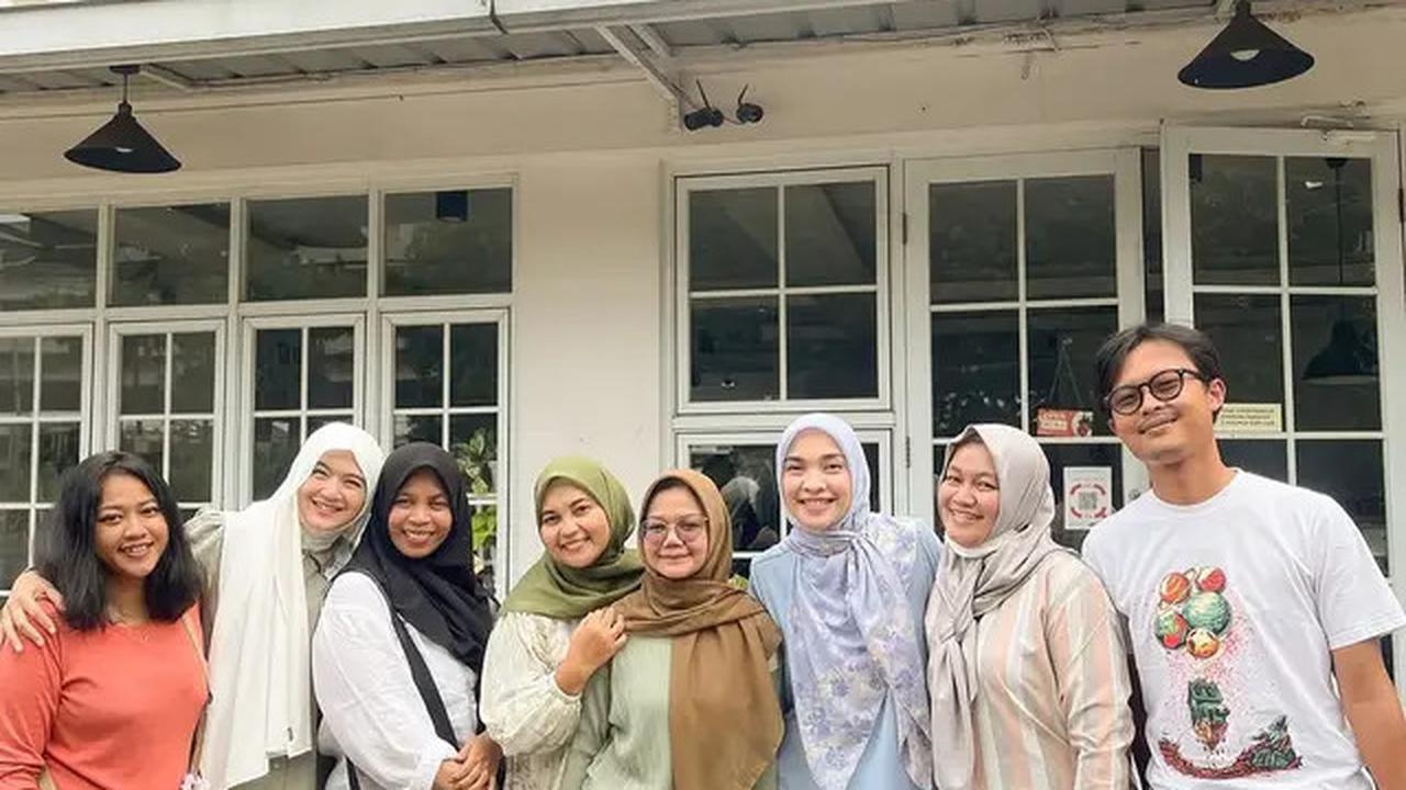 6 Potret Tika Bravani Bareng Pemain Lorong Waktu, Nostalgia Tontonan Masa Kecil