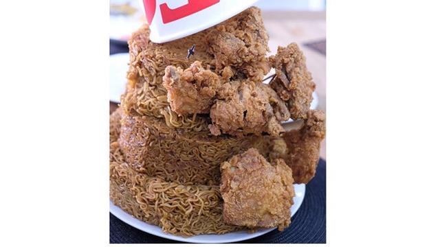 7 Momen Ayu Dewi dan Suami Rayakan Ultah Pernikahan ke-8, Penuh Kebahagiaan