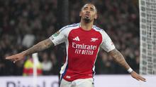 Pemain Arsenal, Gabriel Jesus melakukan selebrasi setelah mencetak gol ke gawang Crystal Palace pada laga perempat final Carabao Cup 2024/2025 yang berlangsung di Emirates Stadium, London, Inggris, Kamis (19/12/2024) WIB. (AP Photo/Kirsty Wigglesworth)