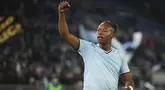 Pemain Lazio, Tijjani Noslin melakukan selebrasi setelah mencetak gol ke gawang Napoli pada babak laga 16 besar Coppa Italia 2024/2025 di Olympic Stadium, Roma, Italia, Jumat (06/12/2024) WIB. (AP Photo/Andrew Medichini)