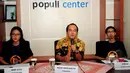 Lembaga survei Populi Center menggelar konferensi pers hasil temuan mereka terkait dana siluman, Jakarta, Rabu (19/3/2015). Hasil survei 42,6 persen publik percaya kepada Ahok dalam menanggapi isu tersebut.(Liputan6.com/Yoppy Renato)