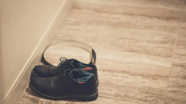 Mengabaikan Pilihan Sepatu & Warna