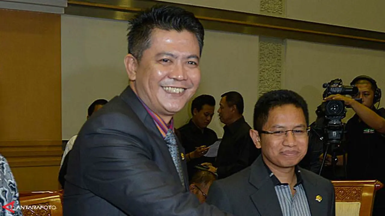 pieter-c-zulkifli-simabuea-131106c.jpg