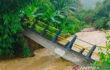 Banjir Lombok Barat Landa Tiga Kecamatan, Dua Jembatan Ambruk Akibat Hujan Deras