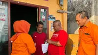 Pos Indonesia melakukan penyaluran Bansos Sembako dan PKH di kepulauan di Sulawesi Selatan (Istimewa)
&nbsp;