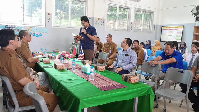 Pertemuan dengan guru dan siswa dari Sekolah Budi Bakti merupakan salah satu acara dari rangkaian kegiatan antara Dinas Kesehatan Provinsi Kalimantan Timur dengan Pemerintah Negara Bagian Selangor, Malaysia.