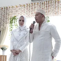 Tidak lama lagi, Angel Lelga dan Vicky Prasetyo akan meresmikan pernikahan sirinya. Akad nikah akan digelar pada tanggal 9 Februari di Masjid Istiqlal, Jakarta. (Nurwahyunan/Bintang.com)