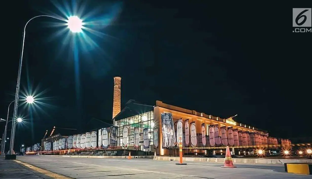 Suasana di luar Pabrik Gula Colomadu, Karanganyar, Jawa Tengah. Restorasi pabrik gula colomadu menjadi pusat kebudayaan bertaraf internasional di Jawa Tengah. Kini nama barunya  De Tjolomadoe. (Liputan6.com/Pool/BUMN)