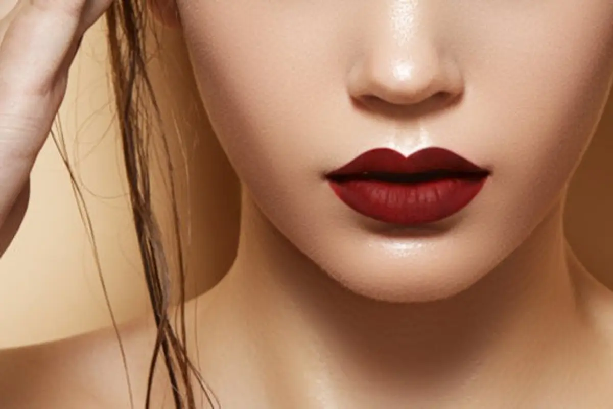 5 Artis yang Nampak Menawan dengan Lipstik Gelap