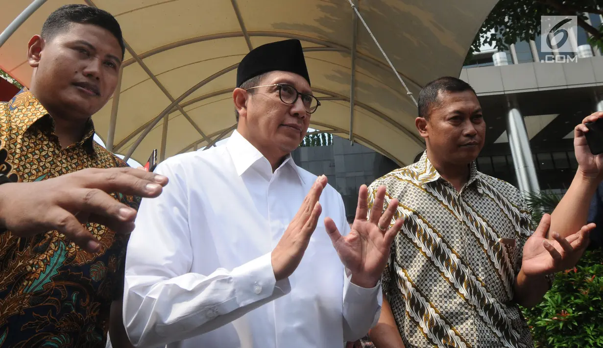 Menteri Agama Lukman Hakim Saifuddin meninggalkan gedung Komisi Pemberantasan Korupsi (KPK) usai menjalani pemeriksaan di Jakarta, Rabu (22/5/2019). Menag Lukman dimintai keterangan terkait penyelidikan kasus penyelenggaraan haji. (merdeka.com/Dwi Narwoko)