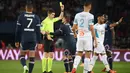 Bertanding di hadapan publik sendiri, The Parc des Princes Stadium, PSG tampil ngotot berujung keras hingga menerima 6 kartu kuning dari wasit. (AFP/Franck Fife)