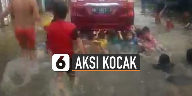 VIDEO: Aksi Kocak Bocah Diseret Mobil di Tengah Banjir