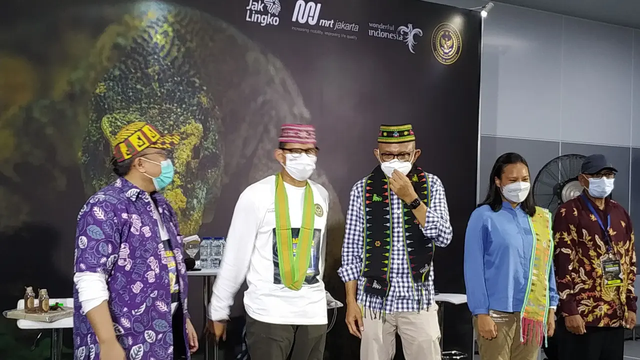 Kementerian Pariwisata dan Ekonomi Kreatif bersama MRT Jakarta berkolaborasi untuk meningkatkan pariwisata ke Labuan Bajo dengan menggelar pertunjukan tarian khas Pulau Komodo, Animal Pop Komodo Di Stasiun MRT Bundaran HI.