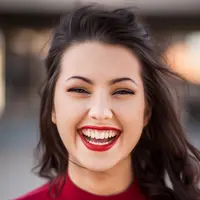 Tak perlu cari krim pemutih wajah instan, coba sedikit bersabar dengan bahan alami seperti yogurt dan madu. (Foto: unsplash.com)