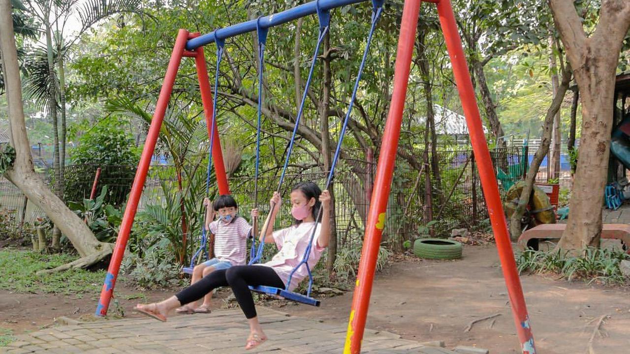 Mengutip Surabaya.go.id, lokasi juga ramah bagi penyandang difabeli termasuk yang memakai kursi roda.