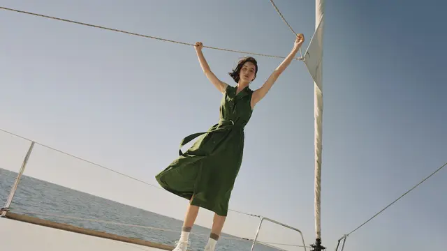 3 Item Fashion Wajib Dibawa Saat Liburan Musim Panas di Pantai