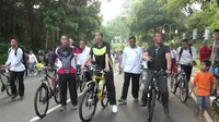 Ikut Car Free Day di Bogor, Presiden Jokowi lepas burung, bagi-bagi buku, dan bersepeda (Liputan6.com/Bima Firmansyah)